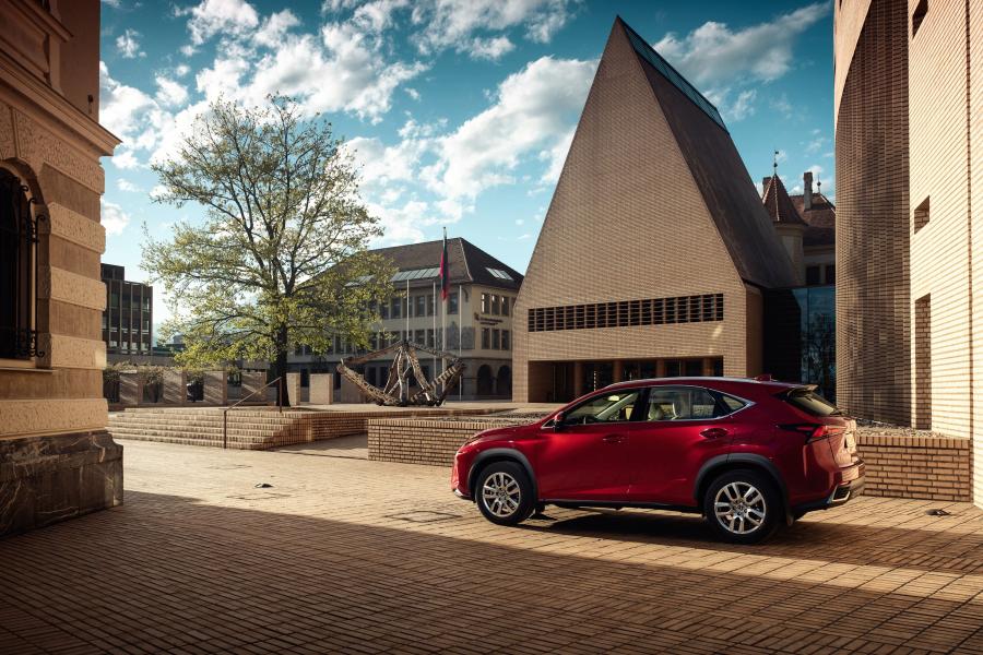  Lexus NX200 2018 года  (CIS) (фото 27 из 43)